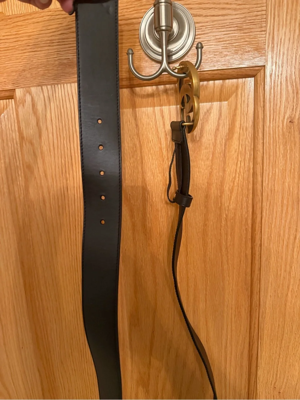 Gucci Black Leather womens Belt with Brushed Gold Interlocking Buckle